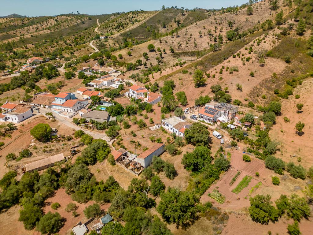 Moradia isolada com 4 quartos em Benafim - Image 17