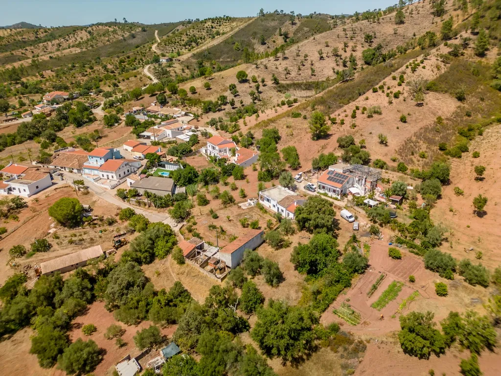Moradia isolada com 4 quartos em Benafim - Image 17