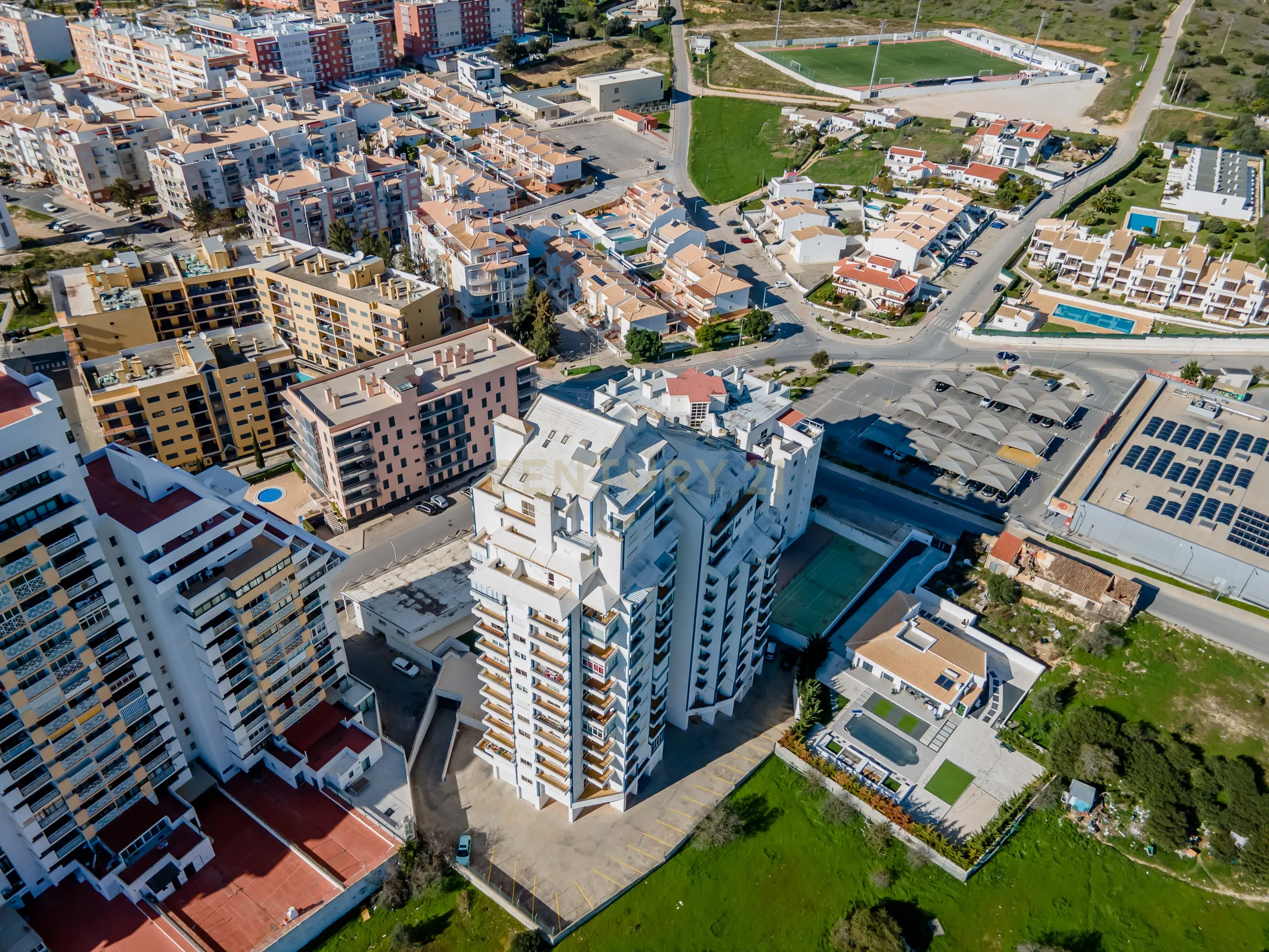 Apartamento T1 | Vista mar | Piscina | Garagem Box | Praia 200mt | Armação de Pera | Algarve - Image 19