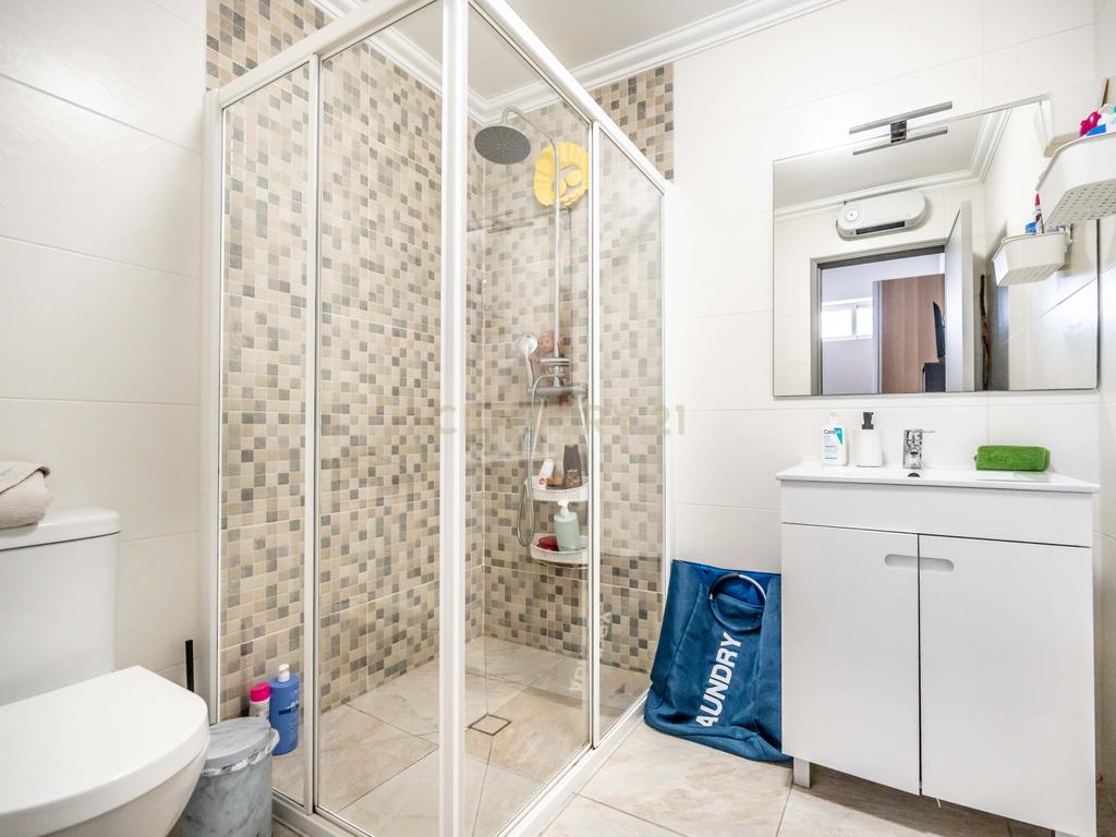 Moradia T6 com Piscina e 2 Anexos em Faro – Totalmente Renovada com Materiais de Alta Qualidade - Image 18