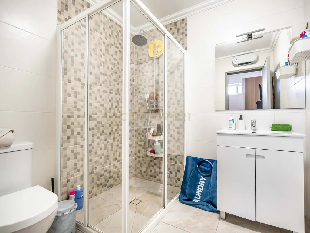 Moradia T6 com Piscina e 2 Anexos em Faro – Totalmente Renovada com Materiais de Alta Qualidade - Image 18