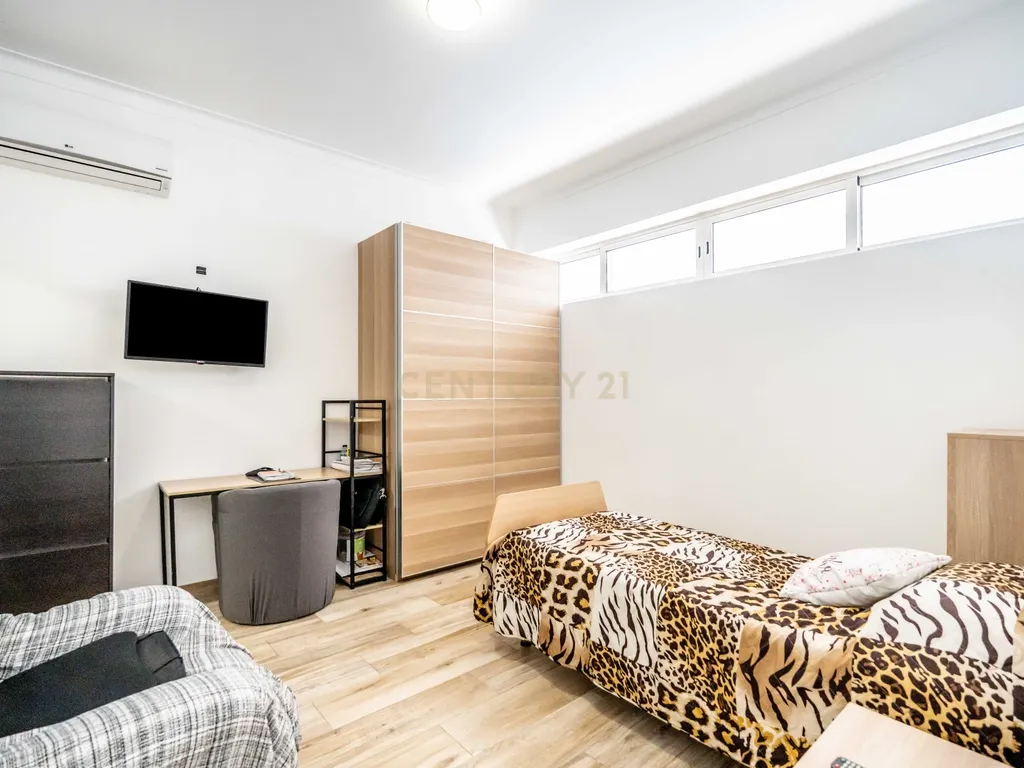 Moradia T6 com Piscina e 2 Anexos em Faro – Totalmente Renovada com Materiais de Alta Qualidade - Image 17