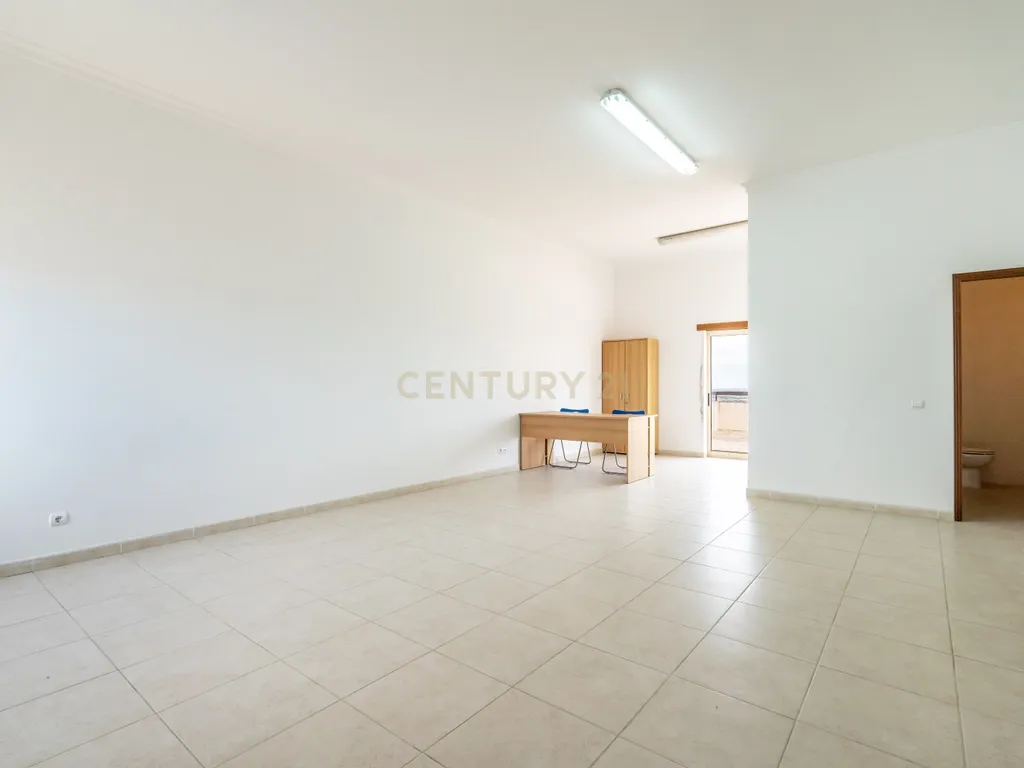 Apartamento T4 na Avenida 5 de Outubro - Faro - Image 39