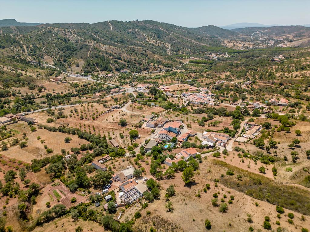 Moradia isolada com 4 quartos em Benafim - Image 19