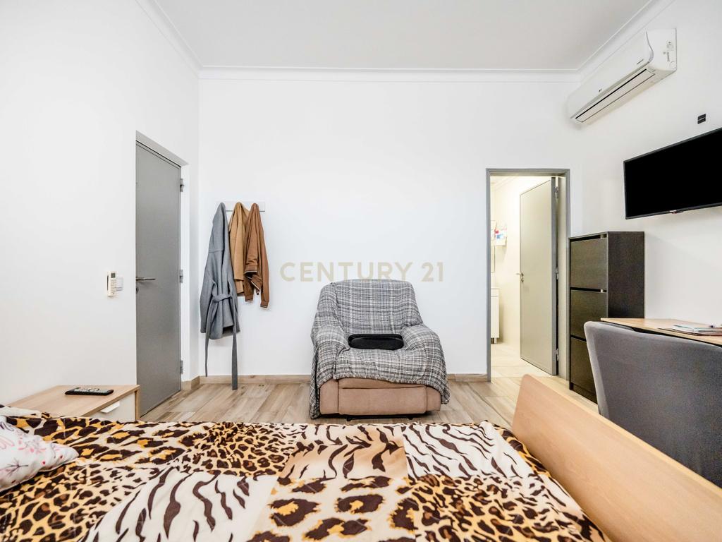 Moradia T6 com Piscina e 2 Anexos em Faro – Totalmente Renovada com Materiais de Alta Qualidade - Image 16
