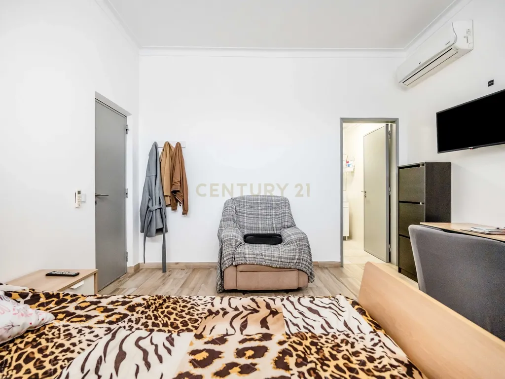 Moradia T6 com Piscina e 2 Anexos em Faro – Totalmente Renovada com Materiais de Alta Qualidade - Image 16