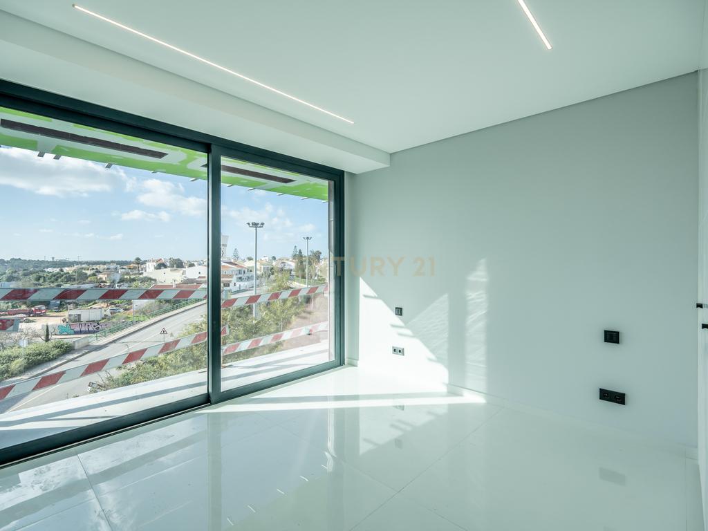 🏡 DOMUS LUX RESIDENCE – A ELEGÂNCIA DE VIVER EM PORTIMÃO (T2 4º Drt.) - Image 27