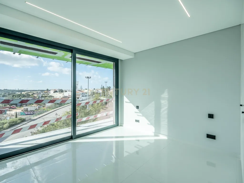 🏡 DOMUS LUX RESIDENCE – A ELEGÂNCIA DE VIVER EM PORTIMÃO (T2 5º Drt.) - Image 27