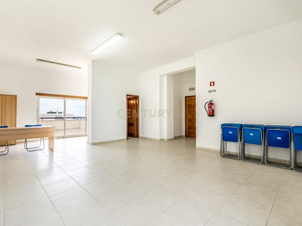 Apartamento T4 na Avenida 5 de Outubro - Faro - Image 37