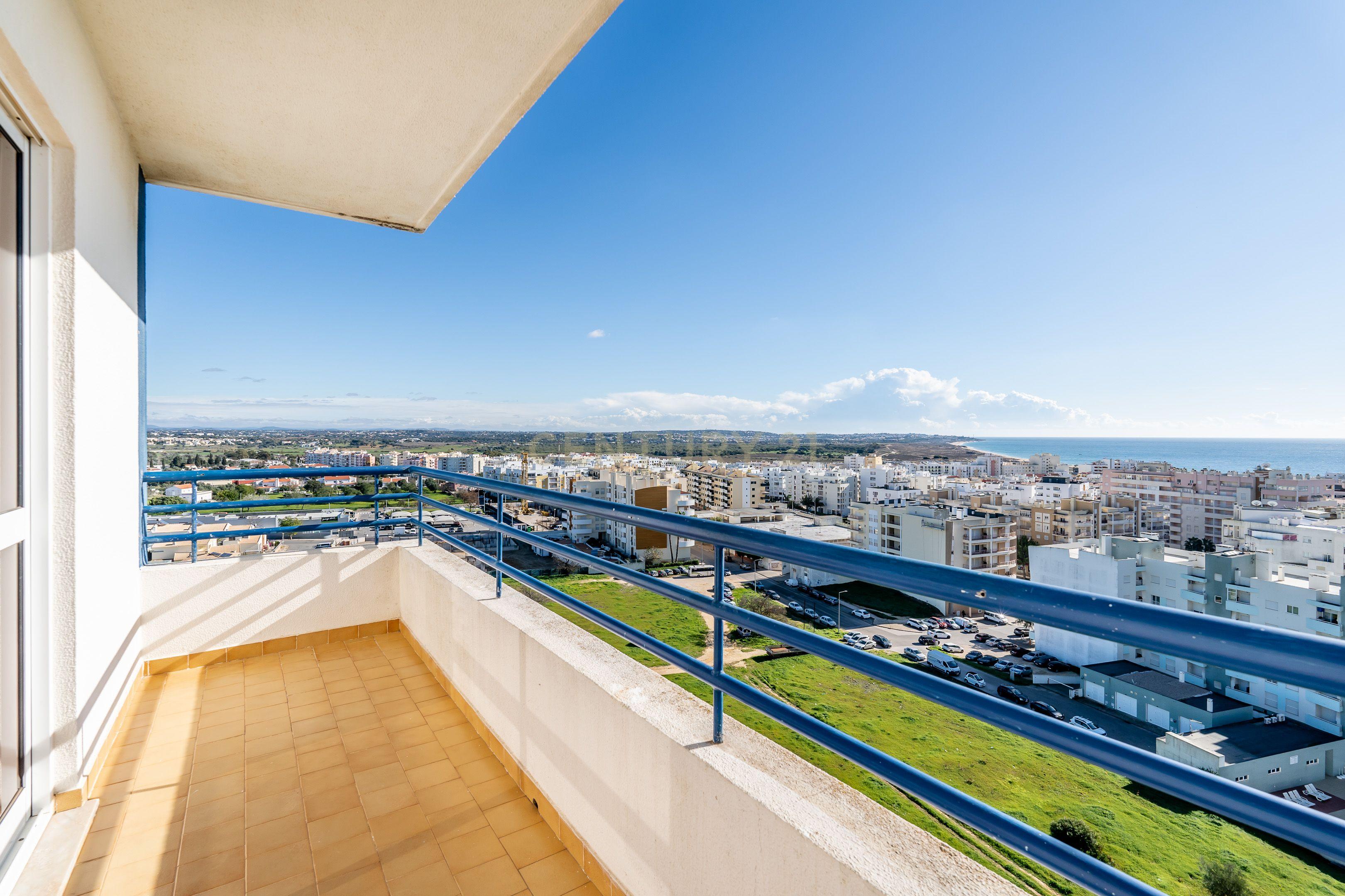 Apartamento T1 | Vista mar | Piscina | Garagem Box | Praia 200mt | Armação de Pera | Algarve - Image 16