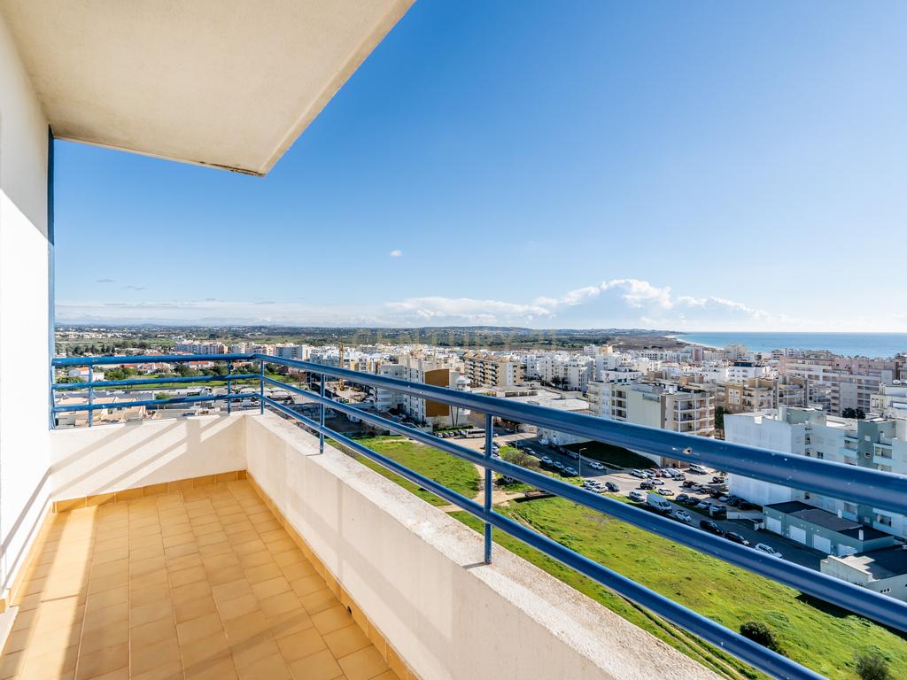 Apartamento T1 | Vista mar | Piscina | Garagem Box | Praia 200mt | Armação de Pera | Algarve - Image 12