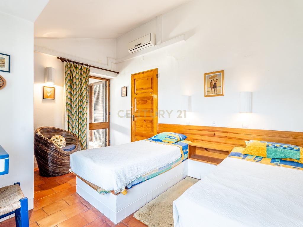Moradia Isolada C/piscina e jardim - Image 19