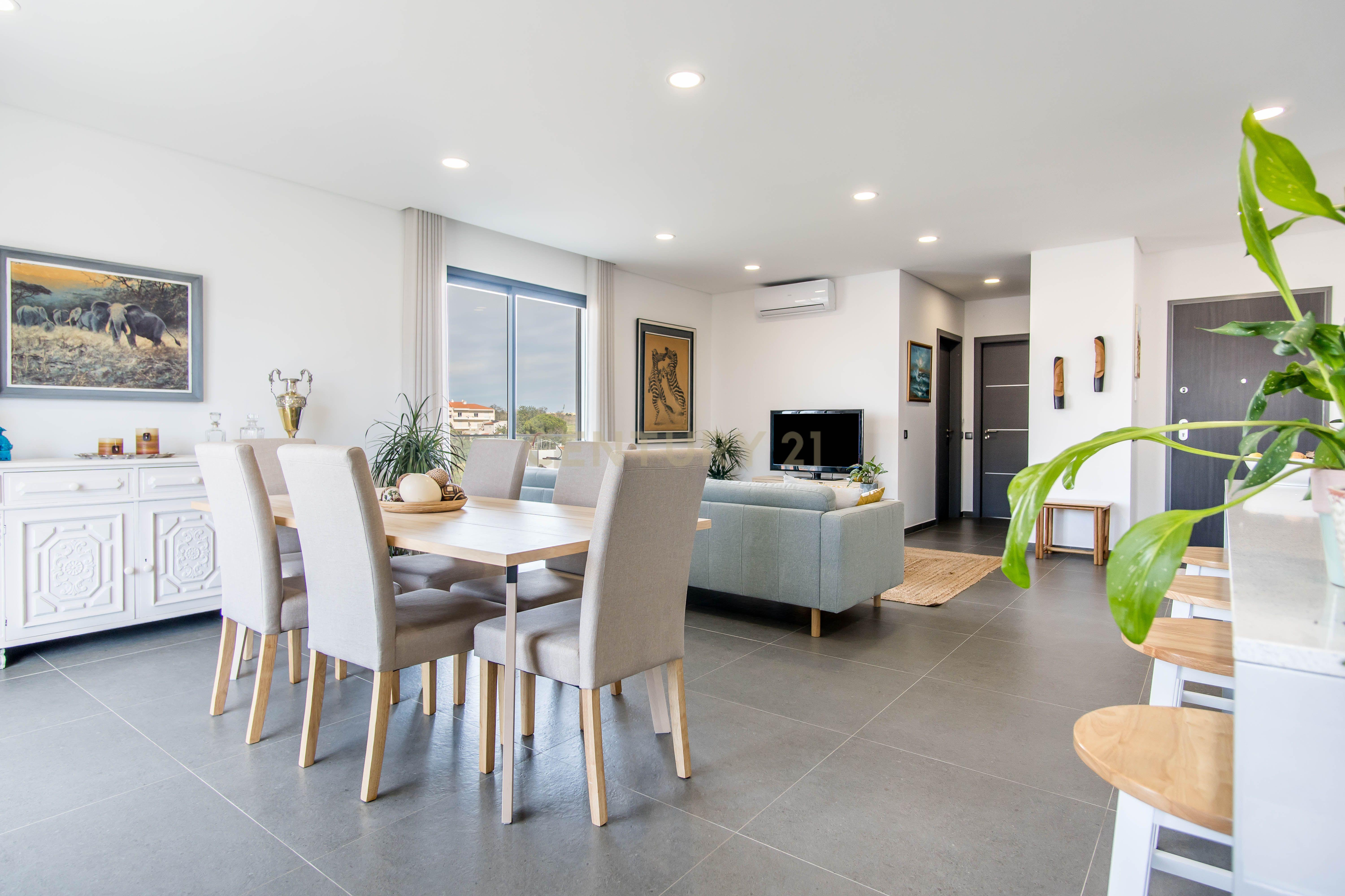 Viva o Melhor de Ferragudo num T3 de Luxo com Localização Privilegiada - Image 3