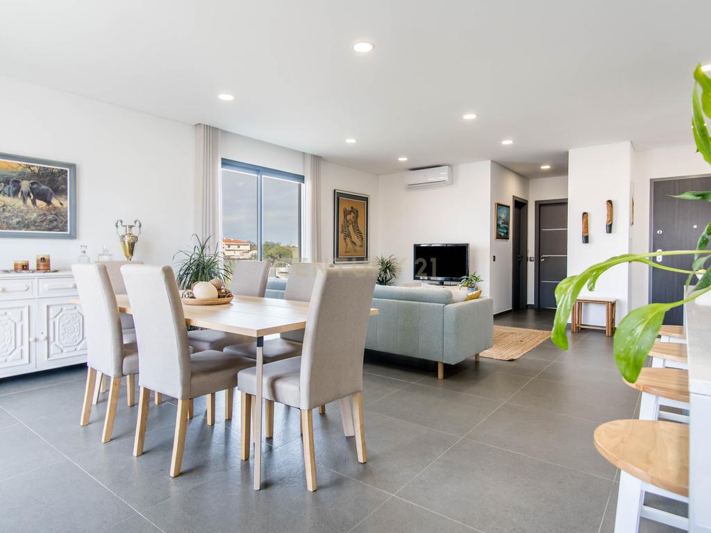 Viva o Melhor de Ferragudo num T3 de Luxo com Localização Privilegiada - Image 3