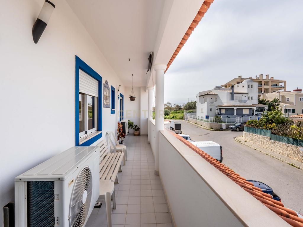 Apartamento T3 com áreas generosas, Garagem em Box, em Portimão - Image 31