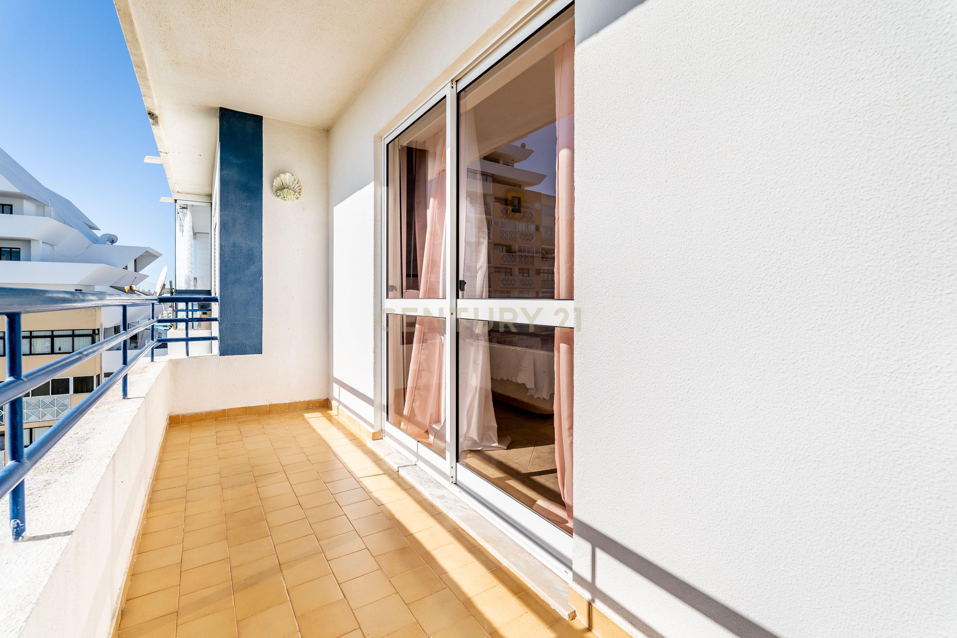Apartamento T1 | Vista mar | Piscina | Garagem Box | Praia 200mt | Armação de Pera | Algarve - Image 10
