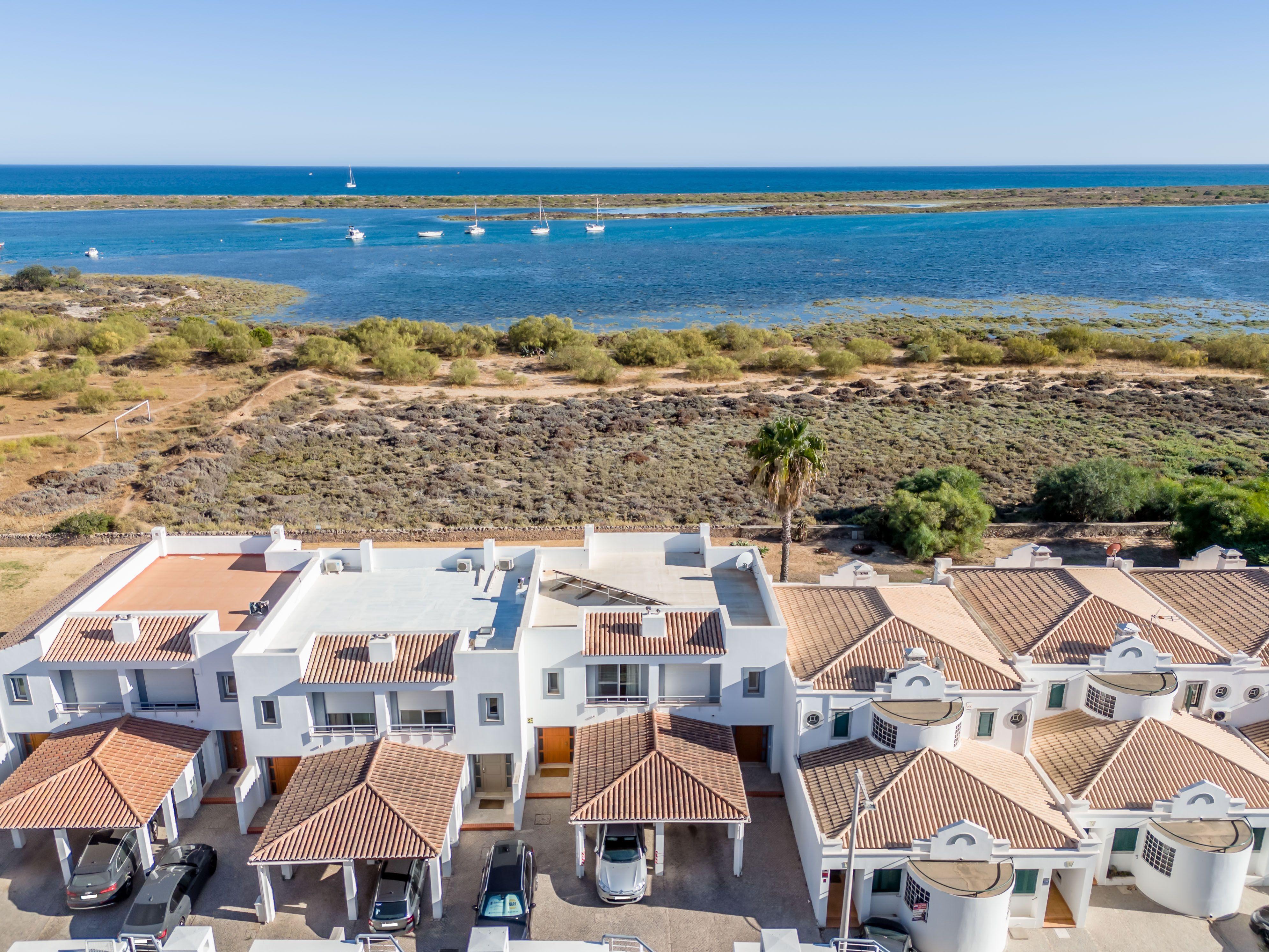 Moradia na 1º linha da Ria Formosa, no Resort Golden Club Cabanas de Tavira - Image 35