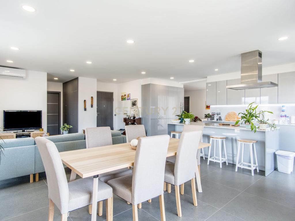 Viva o Melhor de Ferragudo num T3 de Luxo com Localização Privilegiada - Image 4