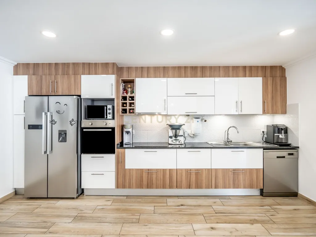 Moradia T6 com Piscina e 2 Anexos em Faro – Totalmente Renovada com Materiais de Alta Qualidade - Image 6