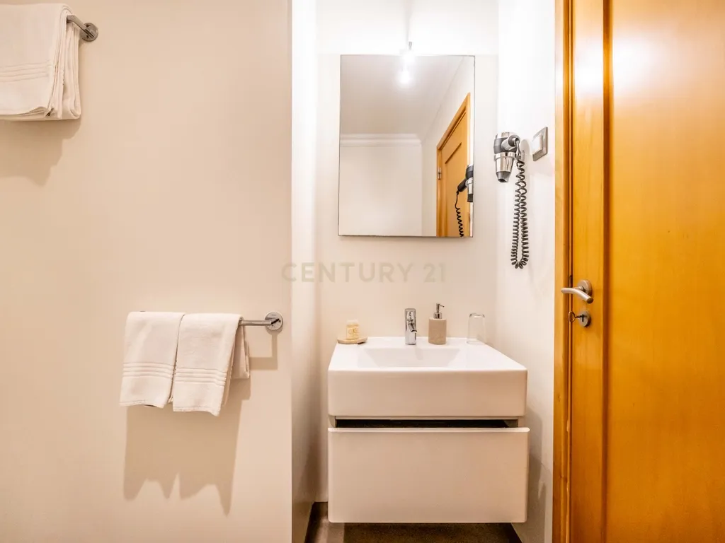 Guesthouse em Pleno Funcionamento no Coração de Portimão - Image 33