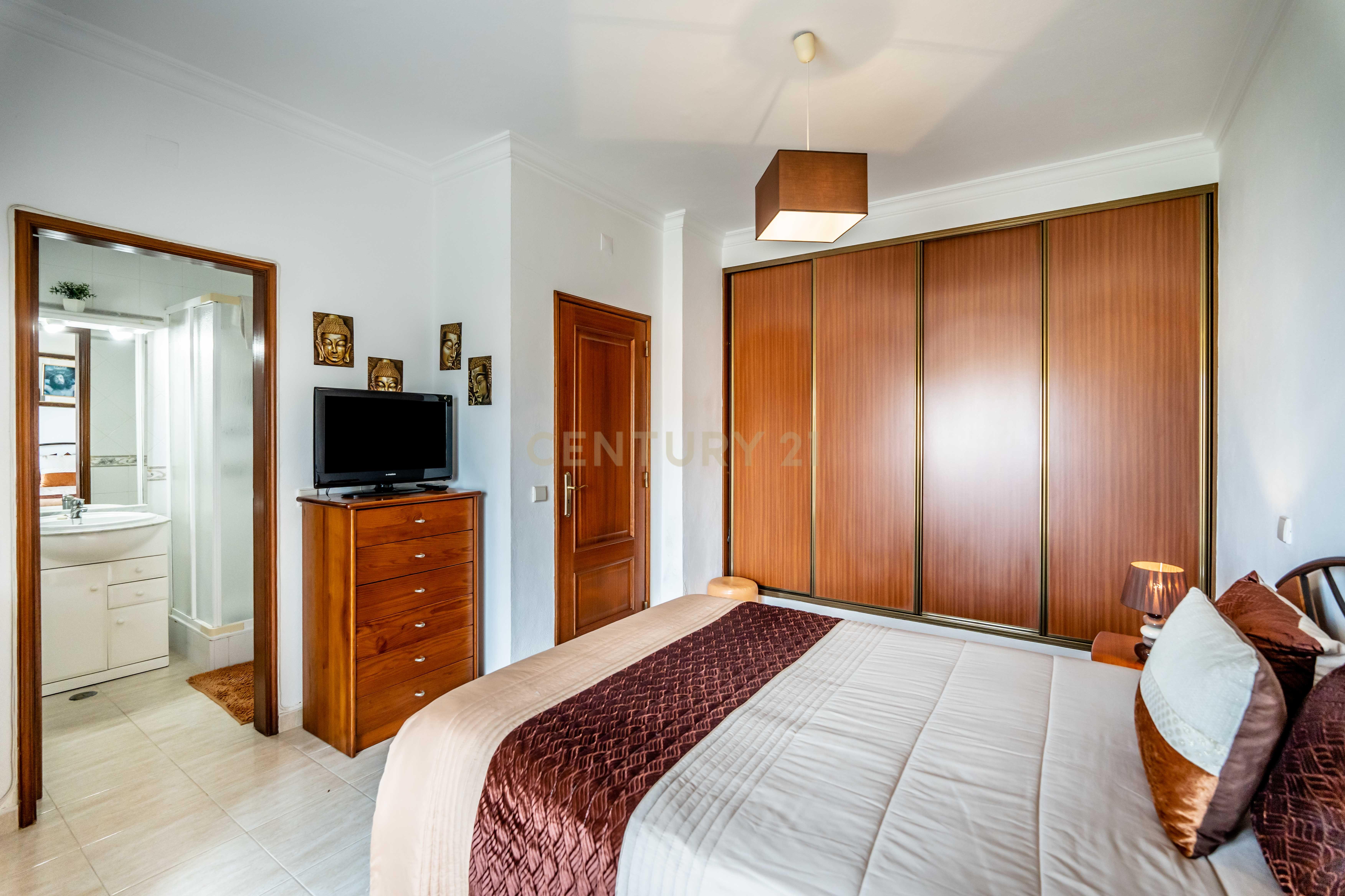 Apartamento T3 com áreas generosas, Garagem em Box, em Portimão - Image 15