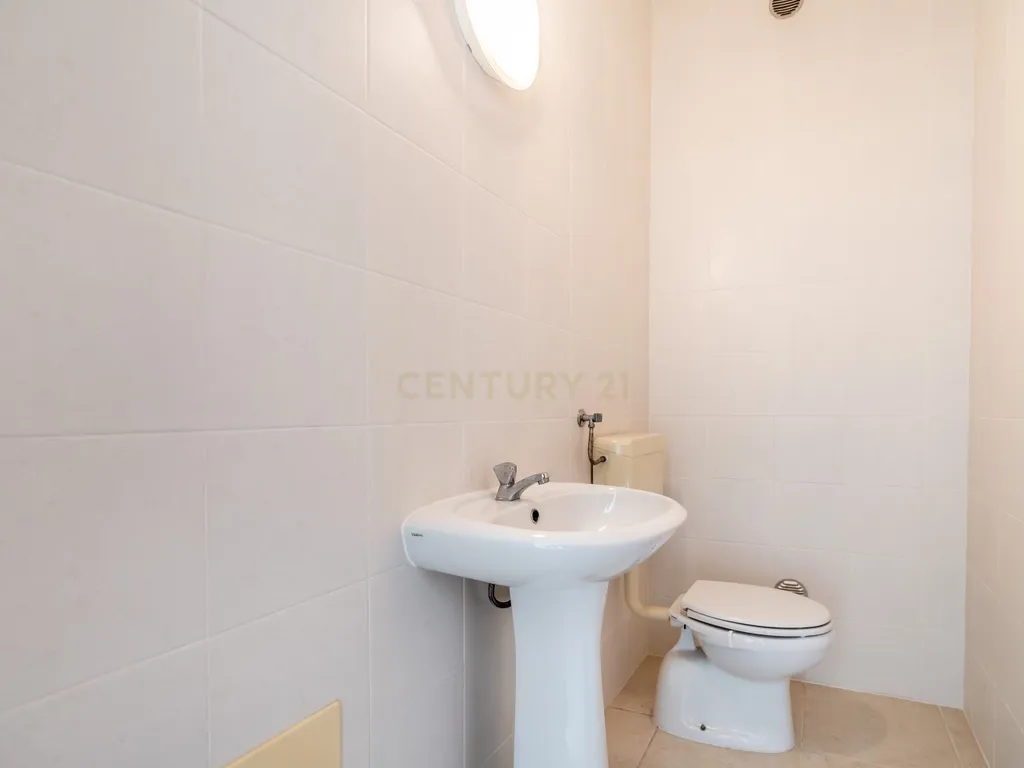 Apartamento T4 na Avenida 5 de Outubro - Faro - Image 40