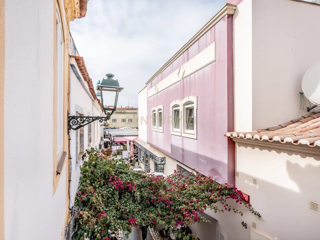 Casa Bicentenária no centro de Ferragudo, Algarve, para Venda, ideal quem procura o charme desta vila pitoresca - Image 13
