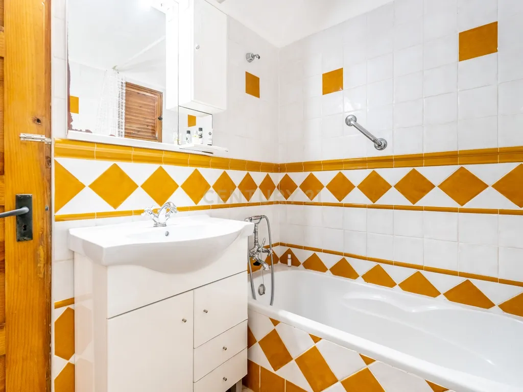 Moradia Isolada C/piscina e jardim - Image 18
