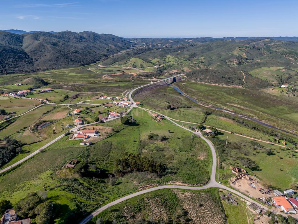 Moradia independente junto á barragem do Odelouca - Image 25