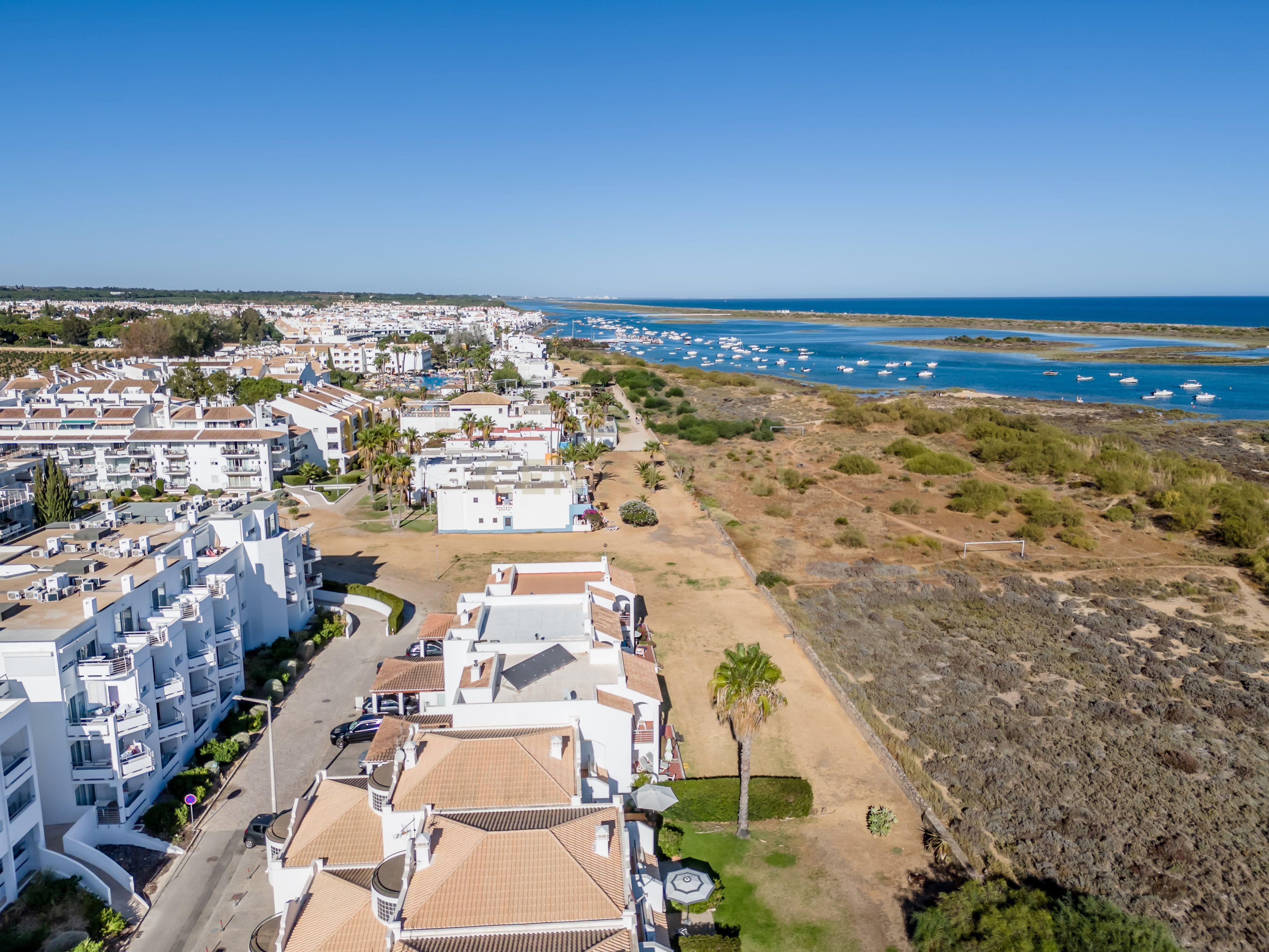 Moradia na 1º linha da Ria Formosa, no Resort Golden Club Cabanas de Tavira - Image 36