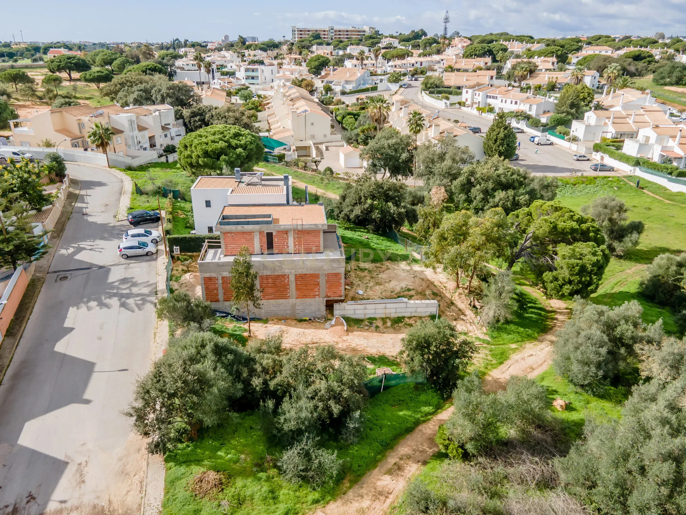 Lote de Terreno Urbano para Construção de Moradia T2, localizado em zona privilegiada e a 5 Km da praia - Image 6
