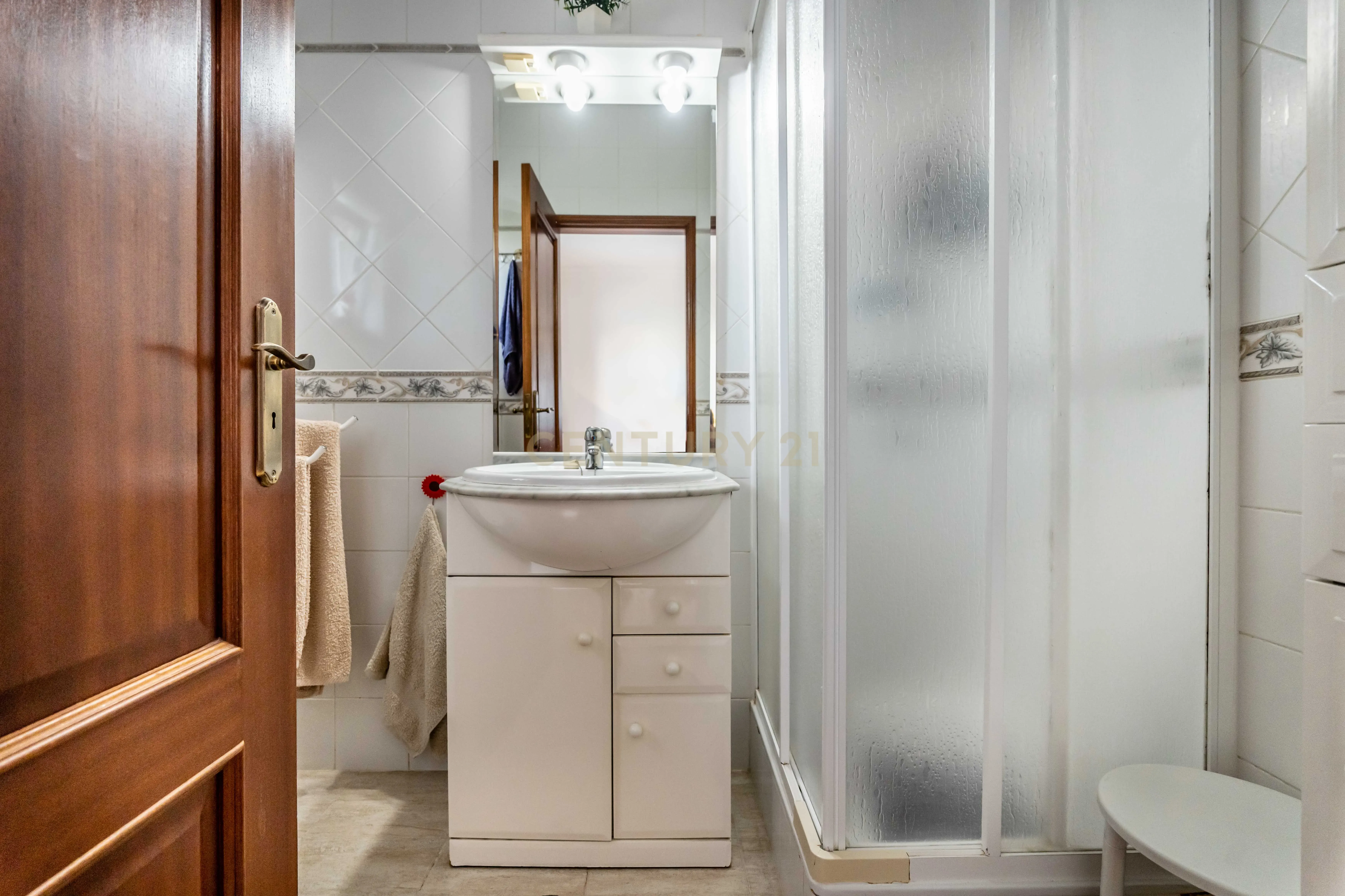 Apartamento T3 com áreas generosas, Garagem em Box, em Portimão - Image 16