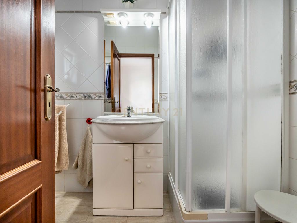 Apartamento T3 com áreas generosas, Garagem em Box, em Portimão - Image 16