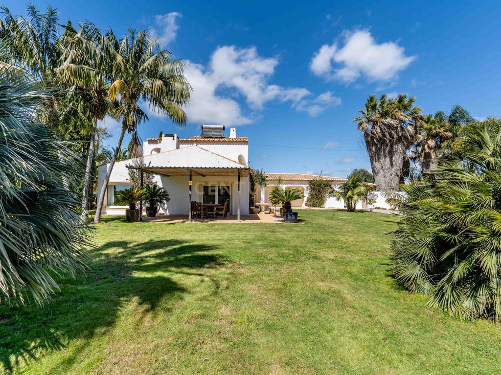 Oásis Privado com Grande Potencial Comercial em Lagoa (Algarve)   - Image 4