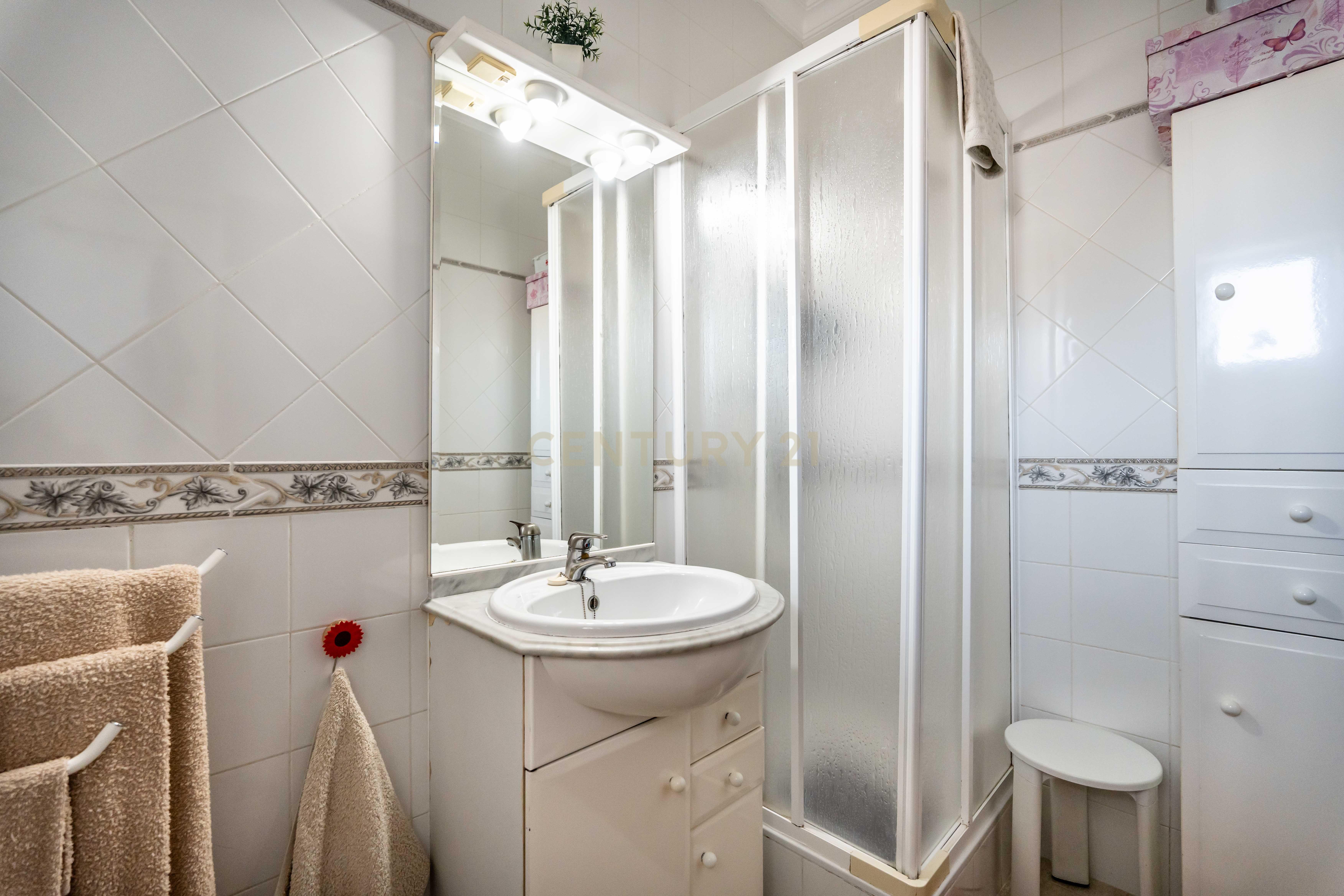 Apartamento T3 com áreas generosas, Garagem em Box, em Portimão - Image 17