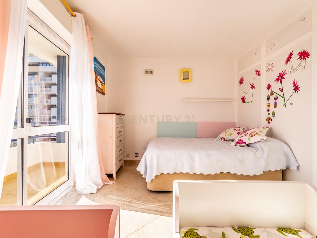 Apartamento T1 | Vista mar | Piscina | Garagem Box | Praia 200mt | Armação de Pera | Algarve - Image 10