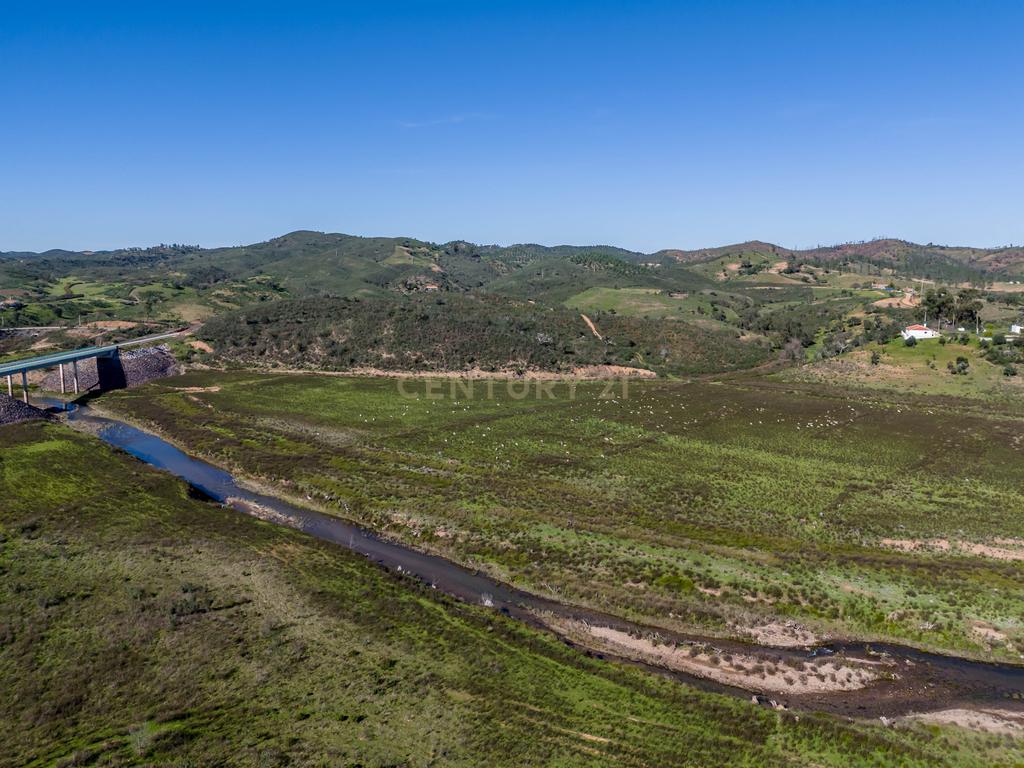 Moradia independente junto á barragem do Odelouca - Image 31