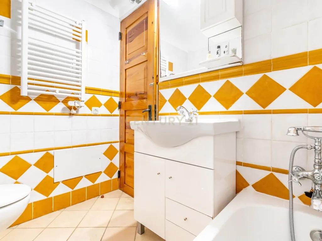 Moradia Isolada C/piscina e jardim - Image 17