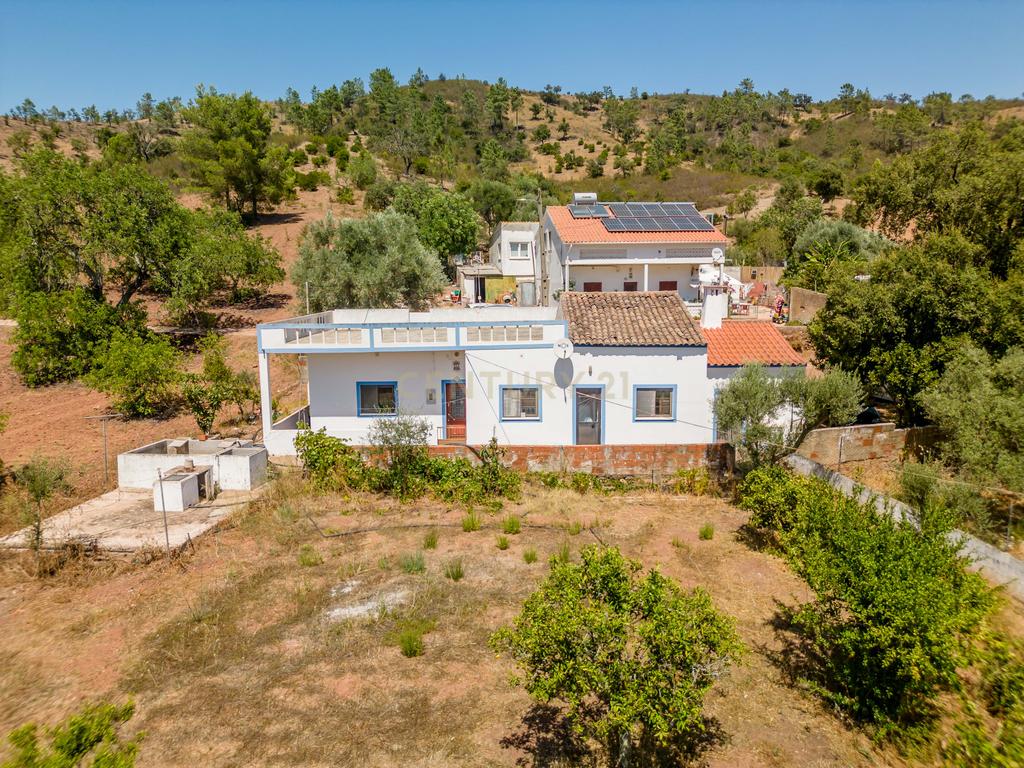 Moradia isolada com 4 quartos em Benafim - Image 1