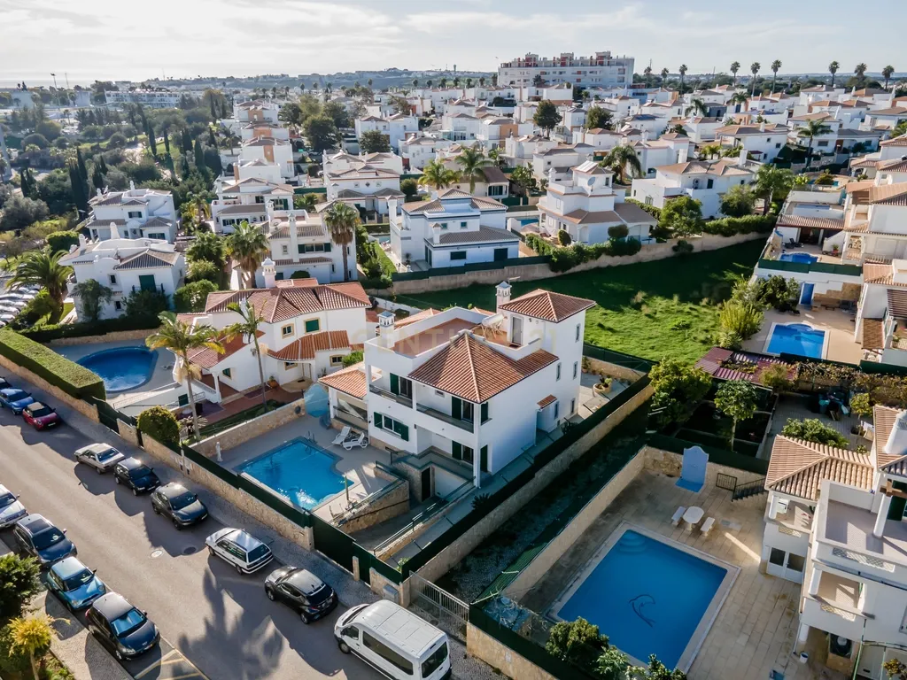 Moradia V4+1 em Excelente Estado na Quinta do Infante - Albufeira - Image 37