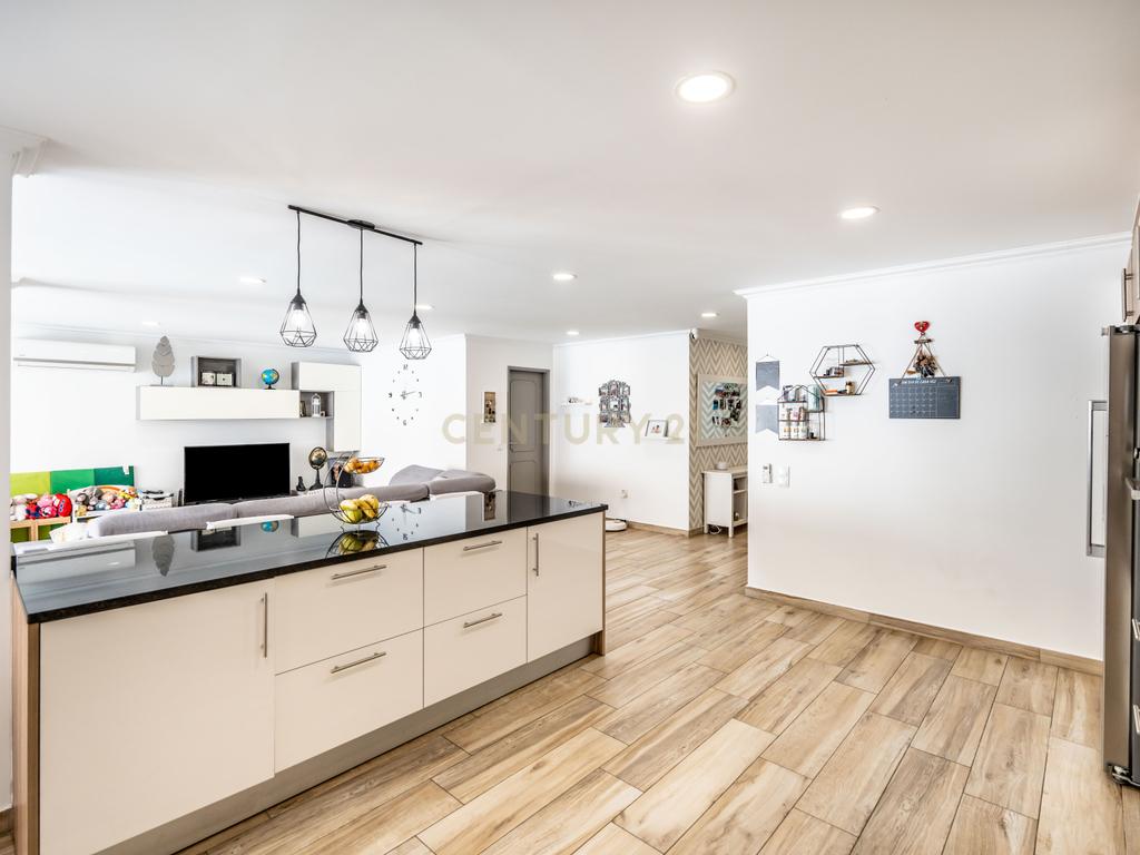 Moradia T6 com Piscina e 2 Anexos em Faro – Totalmente Renovada com Materiais de Alta Qualidade - Image 3