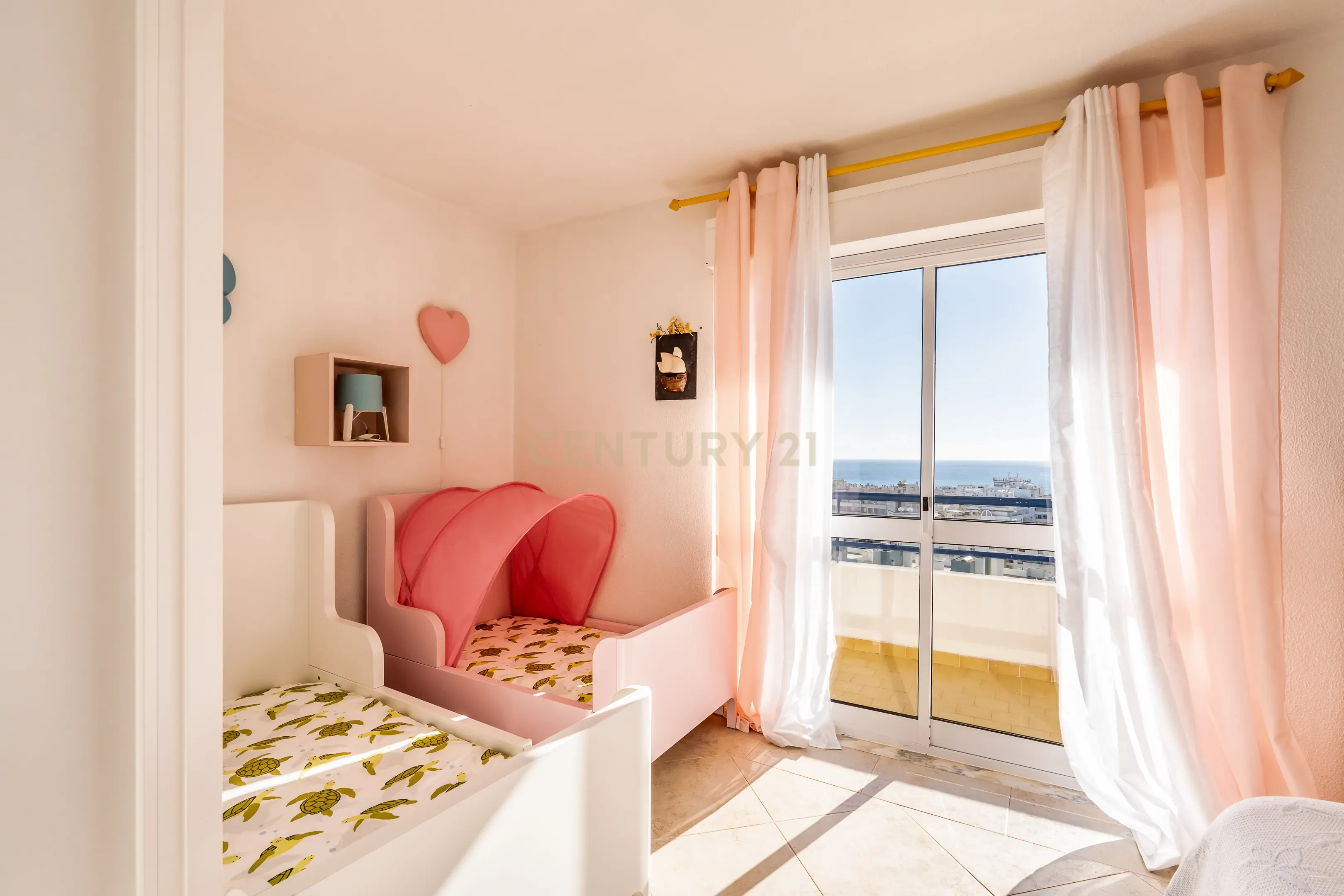 Apartamento T1 | Vista mar | Piscina | Garagem Box | Praia 200mt | Armação de Pera | Algarve - Image 7