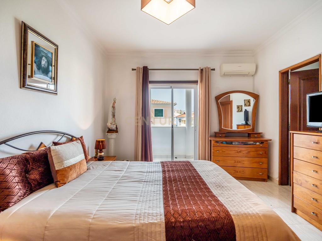 Apartamento T3 com áreas generosas, Garagem em Box, em Portimão - Image 14