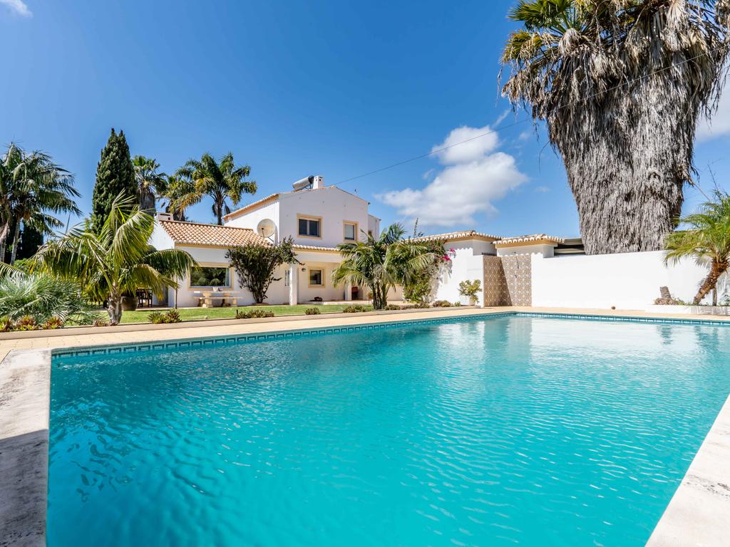 Oásis Privado com Grande Potencial Comercial em Lagoa (Algarve)   - Image 8