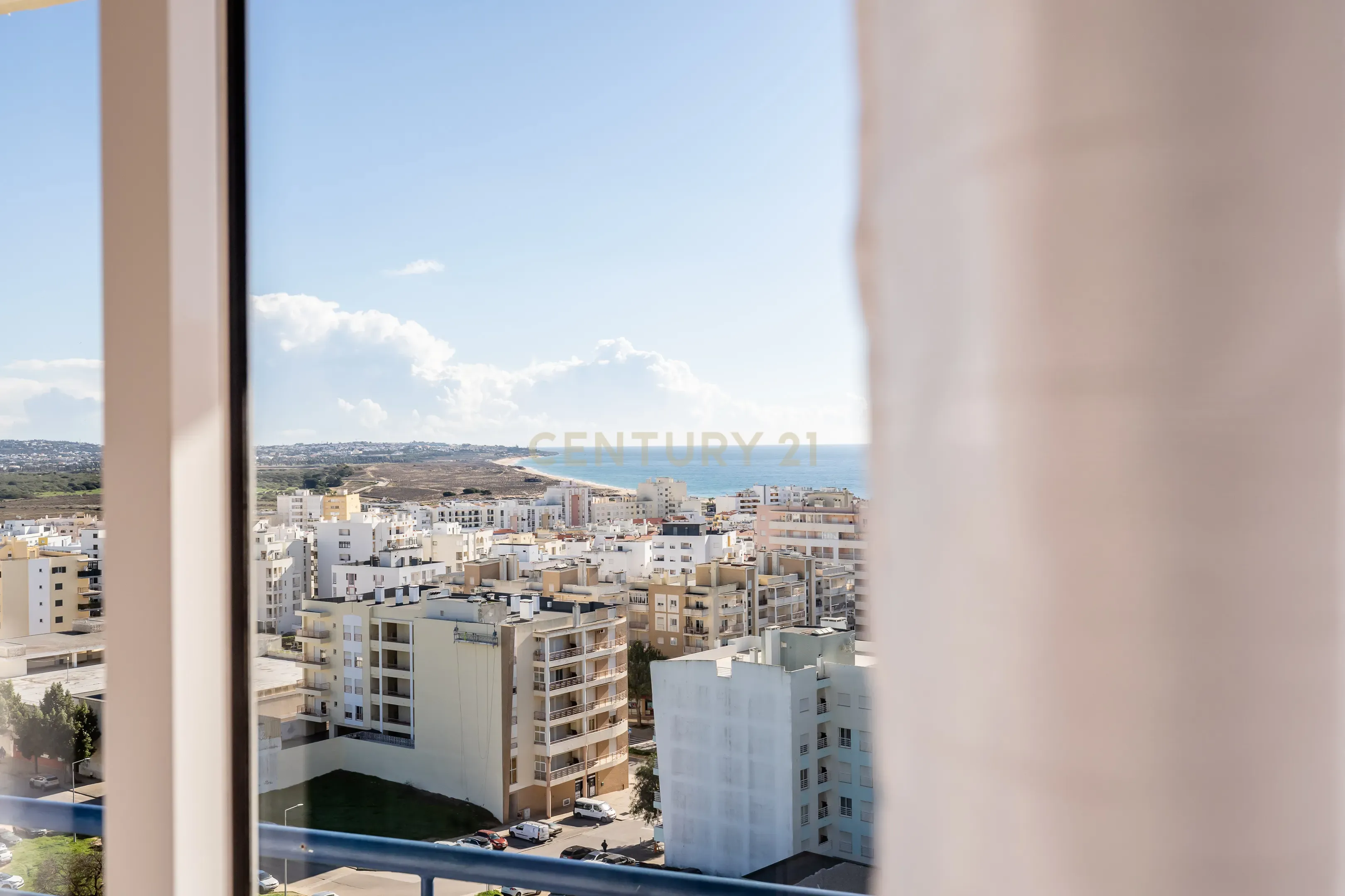 Apartamento T1 | Vista mar | Piscina | Garagem Box | Praia 200mt | Armação de Pera | Algarve - Image 21