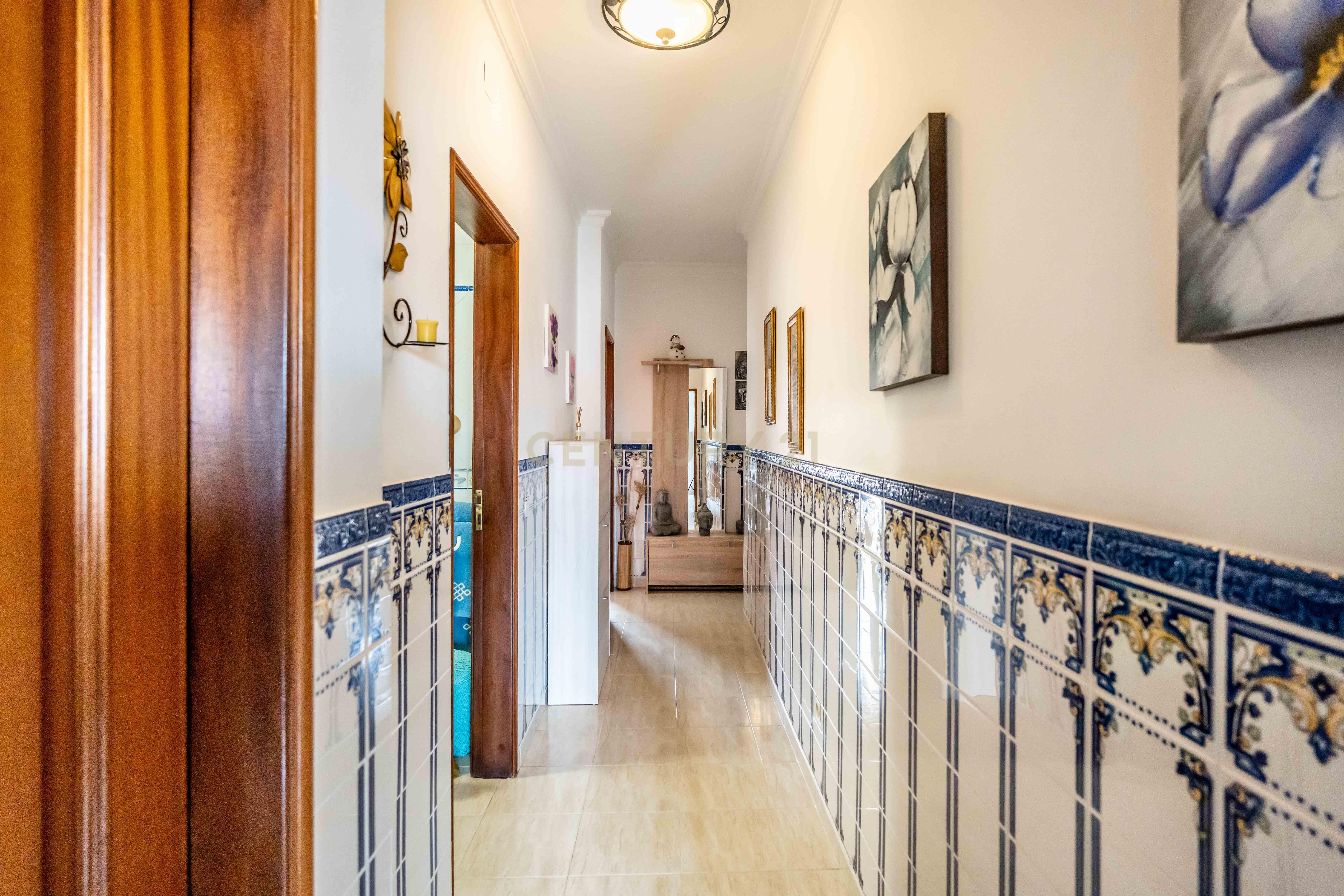 Apartamento T3 com áreas generosas, Garagem em Box, em Portimão - Image 19