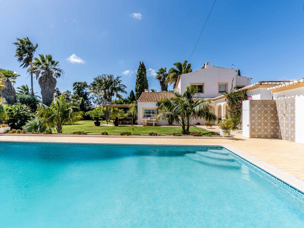 Oásis Privado com Grande Potencial Comercial em Lagoa (Algarve)   - Image 11