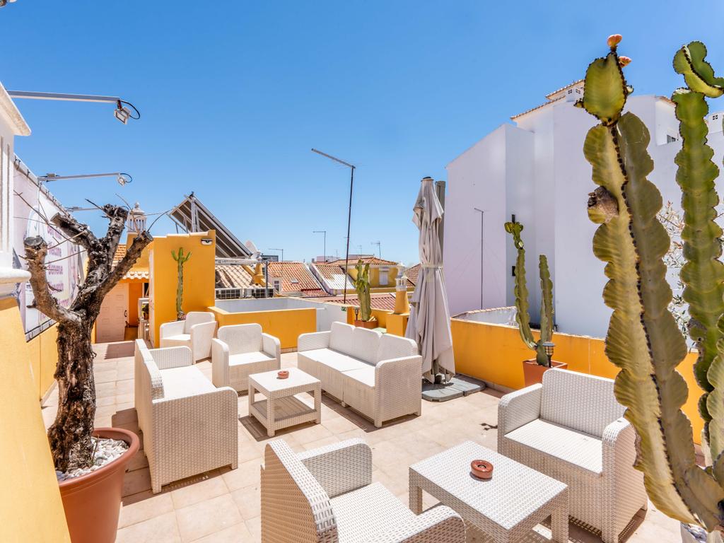 Guesthouse em Pleno Funcionamento no Coração de Portimão - Image 13