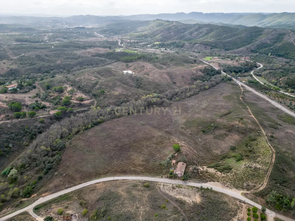Moradia de 136 m2 para reabilitar em lote urbano de 960m2 num terreno total de 9 hectares localizada em São Marcos da Serra - Image 20