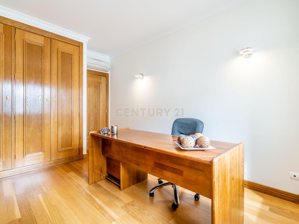 Apartamento T4 na Avenida 5 de Outubro - Faro - Image 12